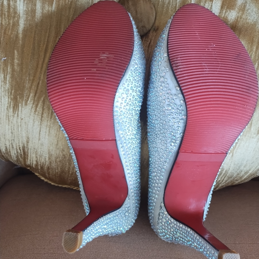 Shoes - Picture 6 of 8